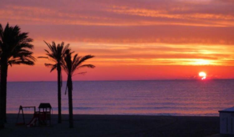 Apartamentos Deluxe Roquetas De Mar Con Golf Y Piscina Climatizada, Parking Privado Vicar Bagian luar foto